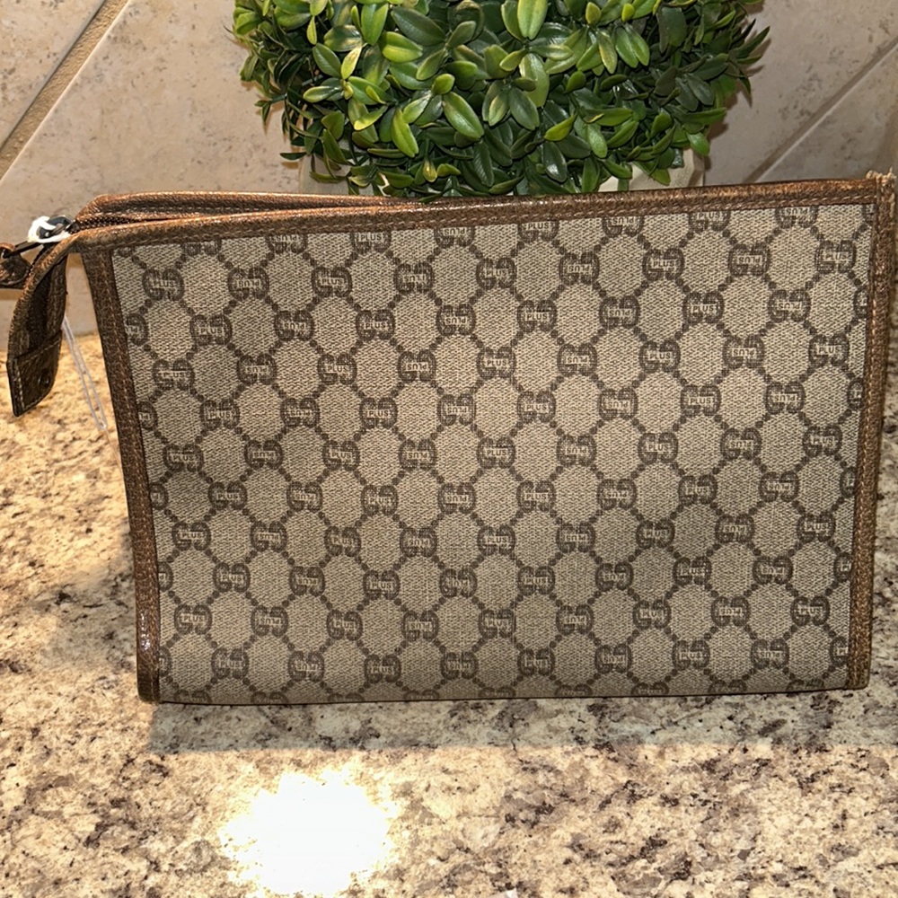 VINTAGE Gucci Plus Clutch - Picture 5 of 9